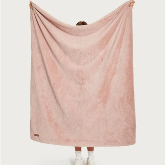 UnHide Small Rose Blanket NWT - Picture 11 of 12